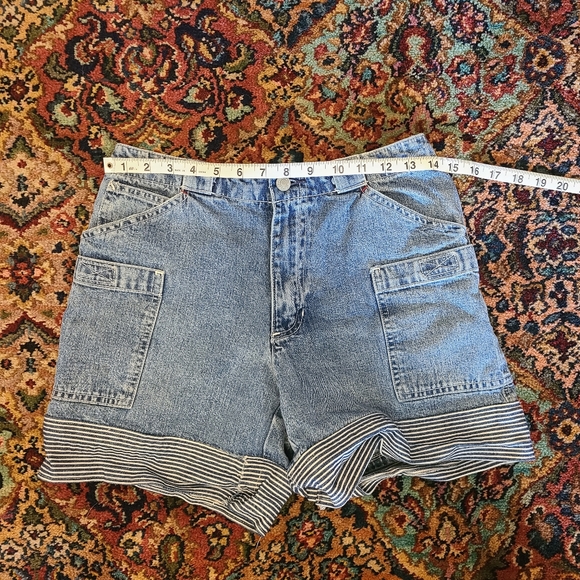☆Vintage GAP shorts w/ blue strips☆ - Picture 9 of 12
